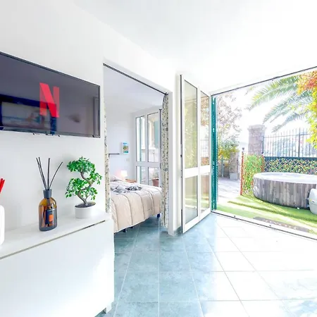 Terrazza • Con Piscina Idromassaggio Parcheggio Gratis • Giardino • Wi-fi 아파트